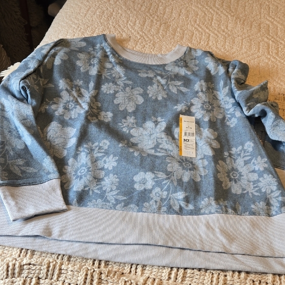Time and Tru Relaxed Fit Twin Lightweight Pull Over Shirts! - Picture 5 of 10